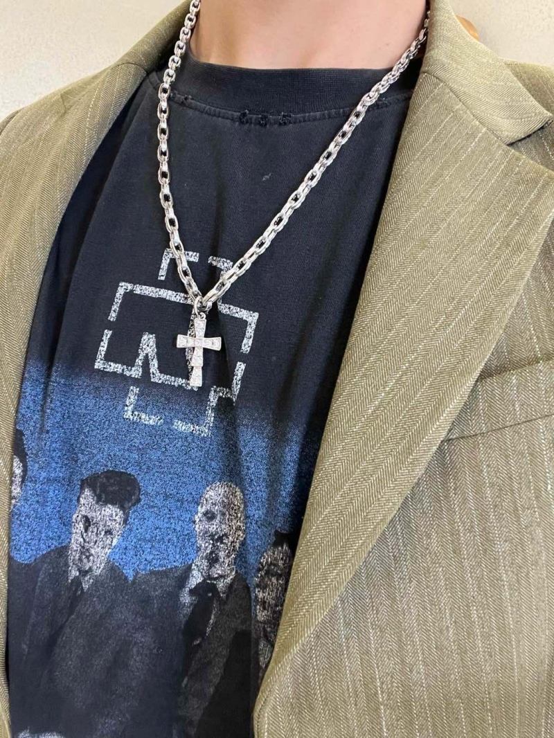 Bv1g*ai necklaces